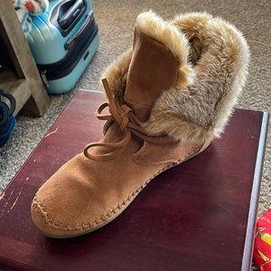 Toms fur boots size 7